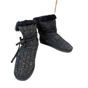 Muk Luks Boots Women's Black Knit Sweater Tie Size 8 Faux Fur Fall Winter Cozy